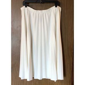VTG Pleated Cream Skirt